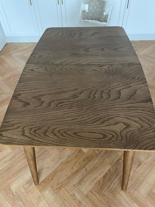 Масивна трапезна маса