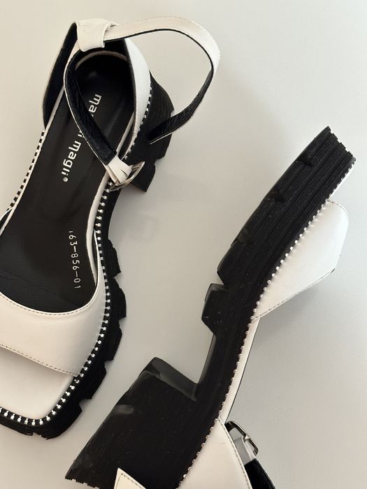 Продам босоножки