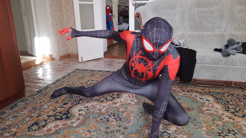 Продам 2 костюма( россия) недорого