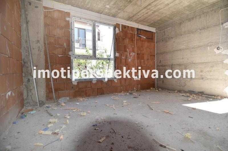 Продава се Тристаен апартамент в Пловдив, Кючук Париж - 92 кв.м за 1636 €/кв.м - Снимка #2