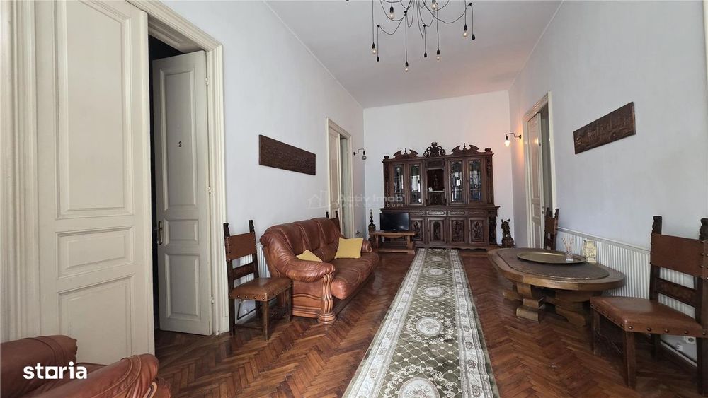 Casa cu etaj,teren 400 mp, pretabila : clinica, gradinita, birouri