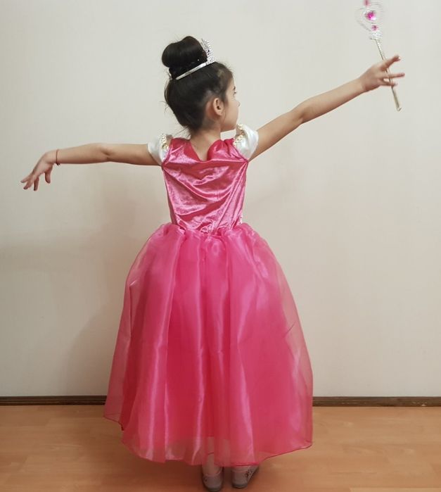 Разкошна рокля на Аврора +подарък КОРОНКА!