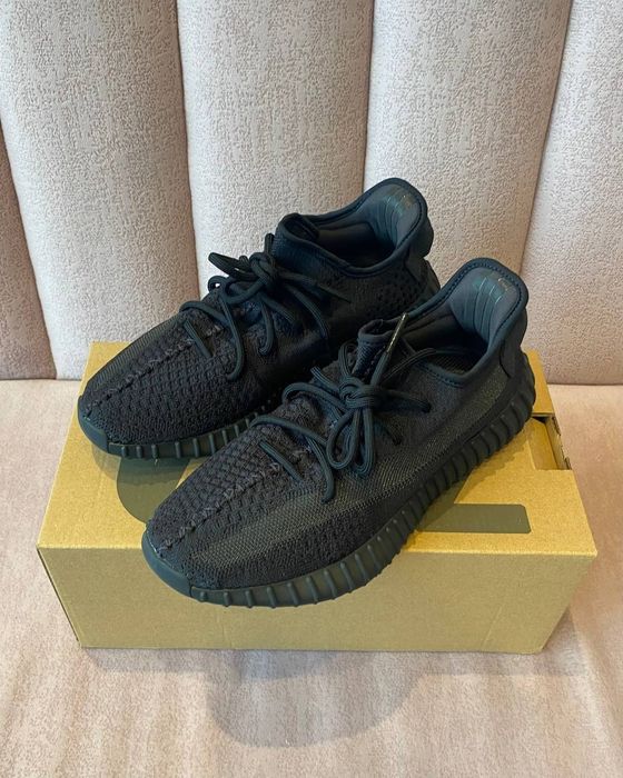Yeezy boost 350v2 onyx black
