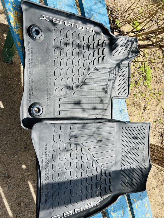 Продам полики от камри 70