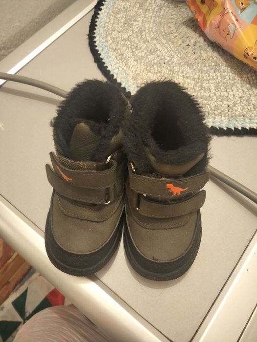 Срочно продам дет комбез и обувь