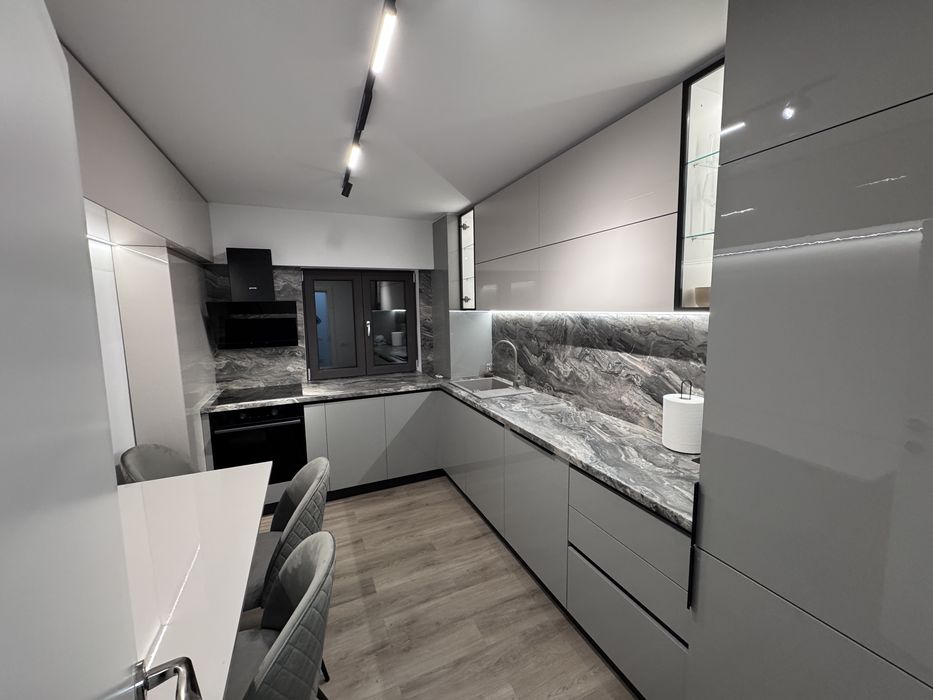 Apartament de închiriat, 3 camere,  ultra central, zona centrul vechi, complet renovat, totul nou!