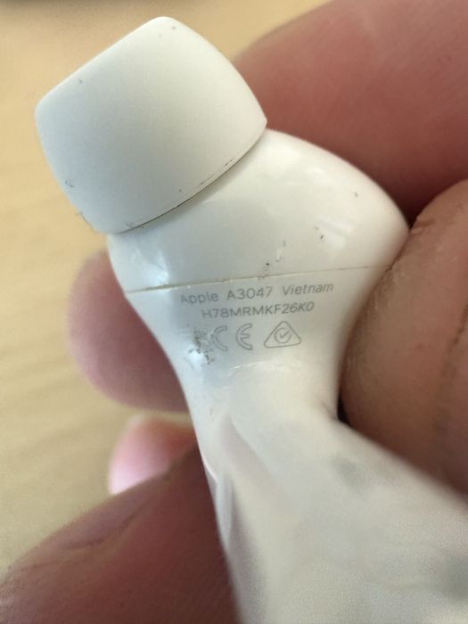 Cutie airpods pro 2 si casca dreapta