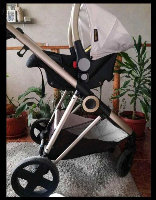 Продавам детска количка Chipolino