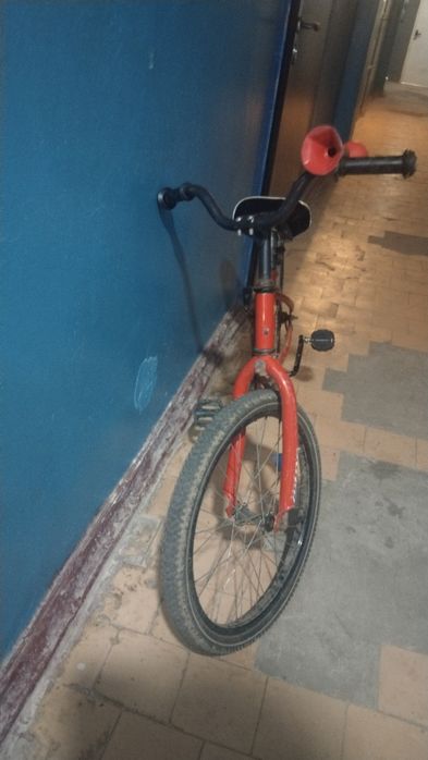 Ппродам велосипед примерно до 12 лет .