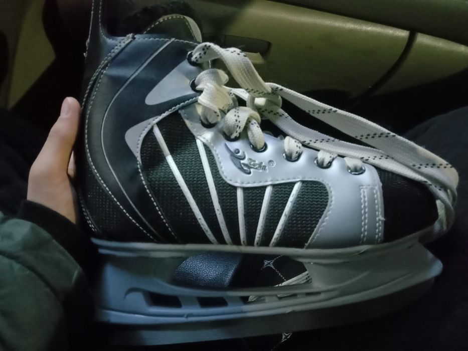 Продам коньки хоккейные