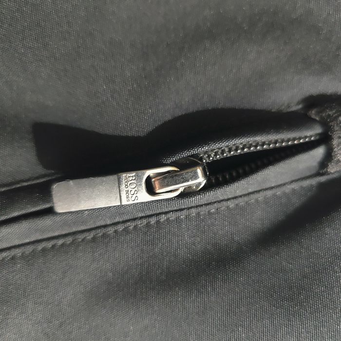 Vând geaca HUGO BOSS