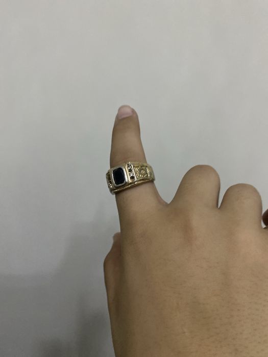 Жүзік/кольцо прадаю