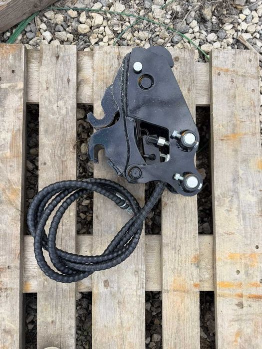 Хидравличен бързосменник чисто нов за багер