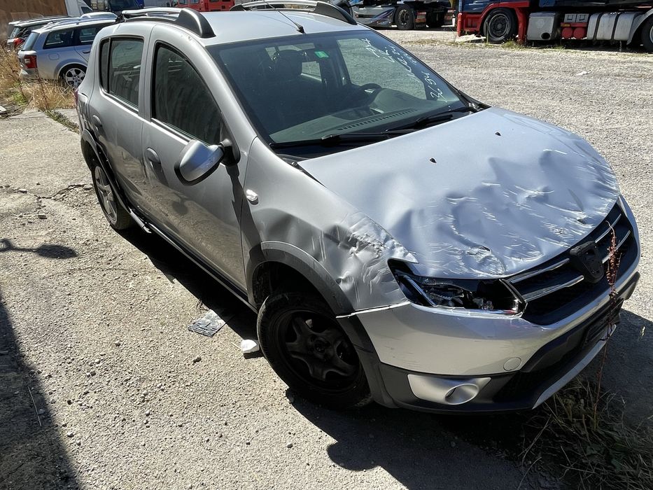 Dacia Sandero Stepway Laureate TCe90 2016 На Части