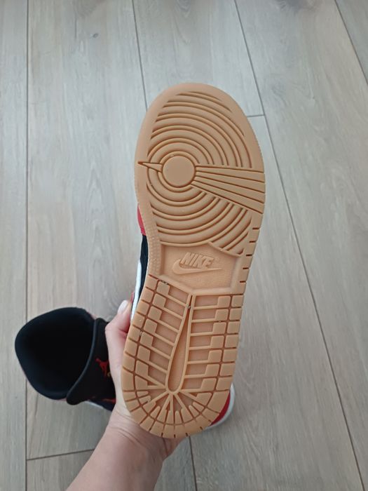 Маратонки  Nike Jordan 1 mid