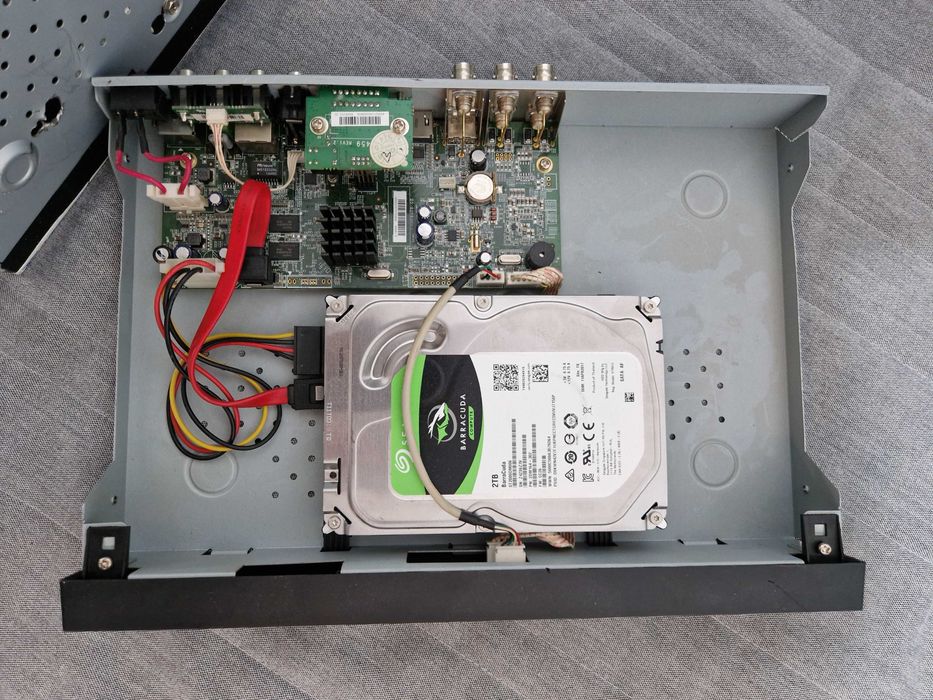 DVR Hikvision 4 camere 2TB inclus DVR Dahua 16 canale AHD si 2 IP