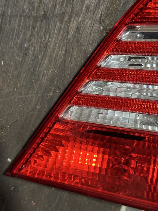 Задний фонарь w220