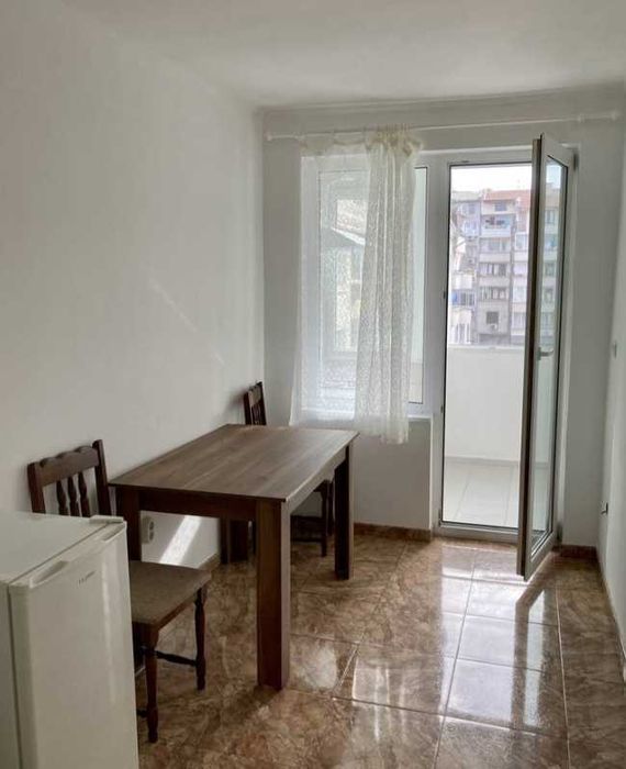 Дава се под наем Двустаен апартамент в Бургас, Възраждане - 45 кв.м за 175 € - Снимка #2