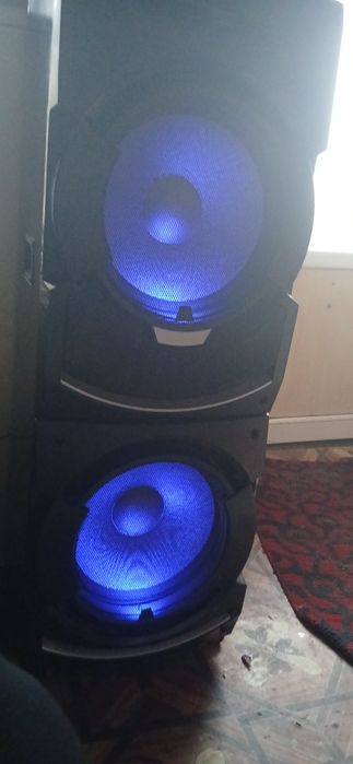 Vând boxa akai 400w mai multe detalii la telefon negociabil