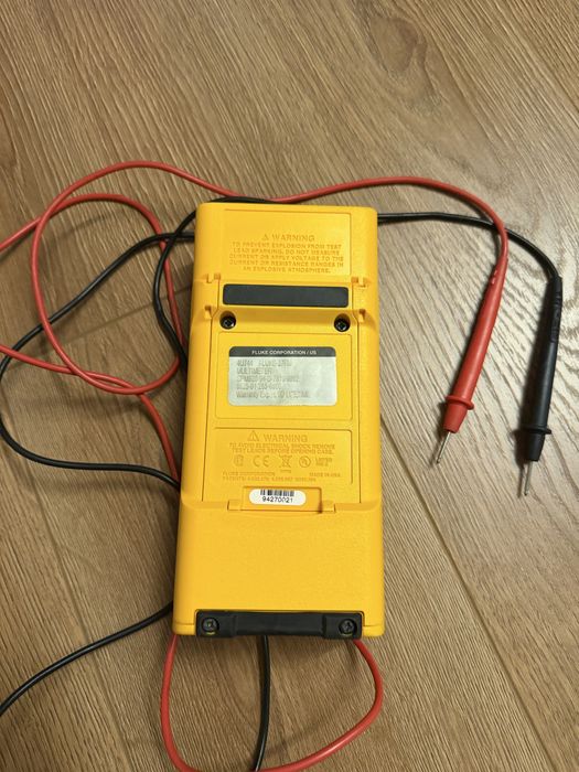 Мултицет FLUKE 27 Цифров LCD Vdc Vac Adc Aac Ohm F C Hz FLUKE