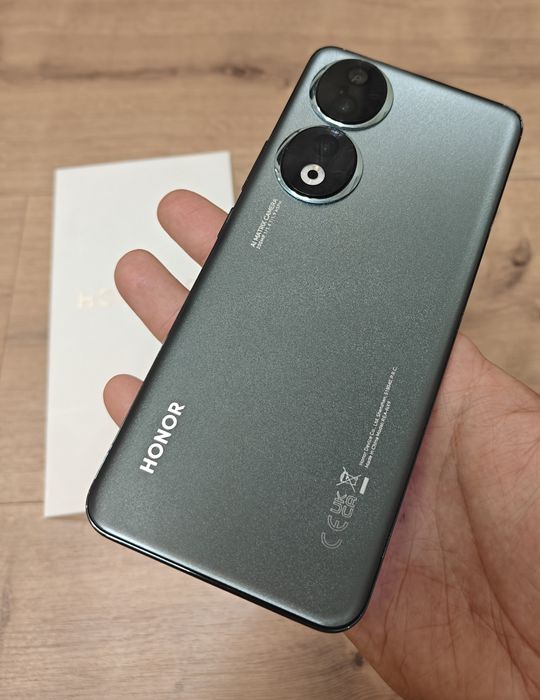 Продам Honor 90 8/256 Изумрудно-зеленый