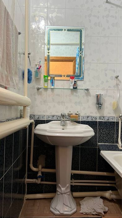 4- комнатная квартира г.нукус 23 м/р дом 1/46 кв 13 . евроремонт.