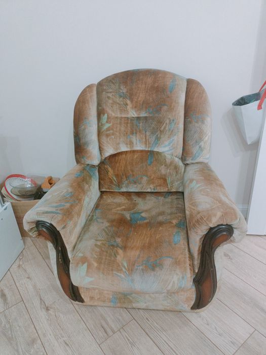 Отдам диван и 2 кресло