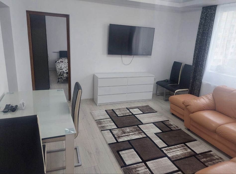 Inchiriez apartament 3 camere in Campina zona OMV