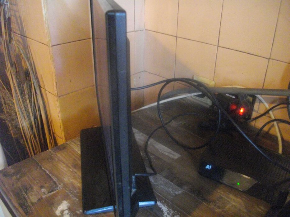 LED телевизор монитор 22" отличен TELEFUNKEN T22FX182LP с дистанционно