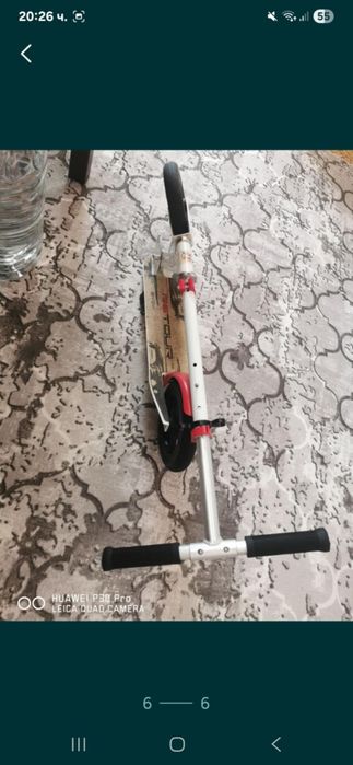 Тротинетка в бяло и червено