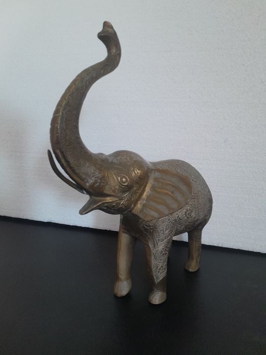 Elefant mare din bronz
