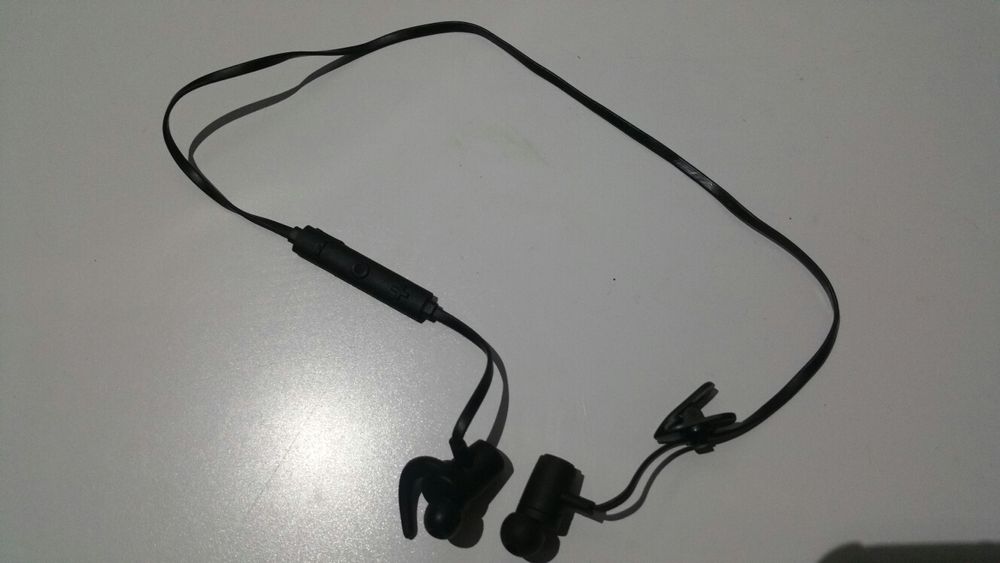 Căşti bluetooth pentru ambele urechi