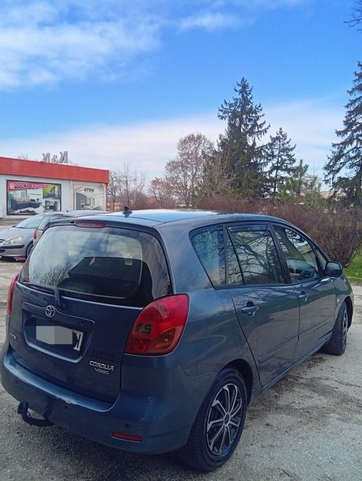 Тойота Корола версо
