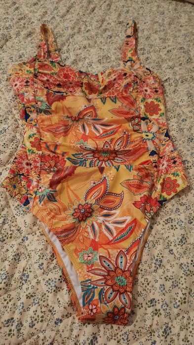 Costum de baie cu model floral, nou, marimea L