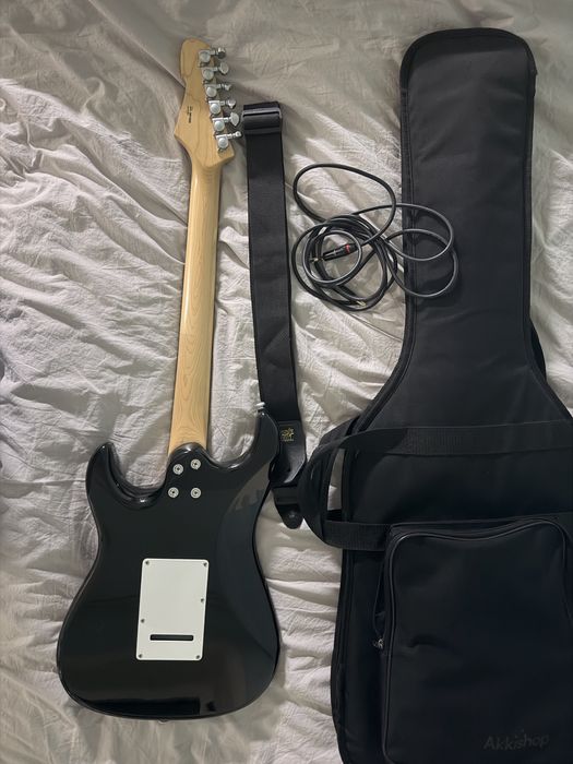 Электрогитара стратокастер