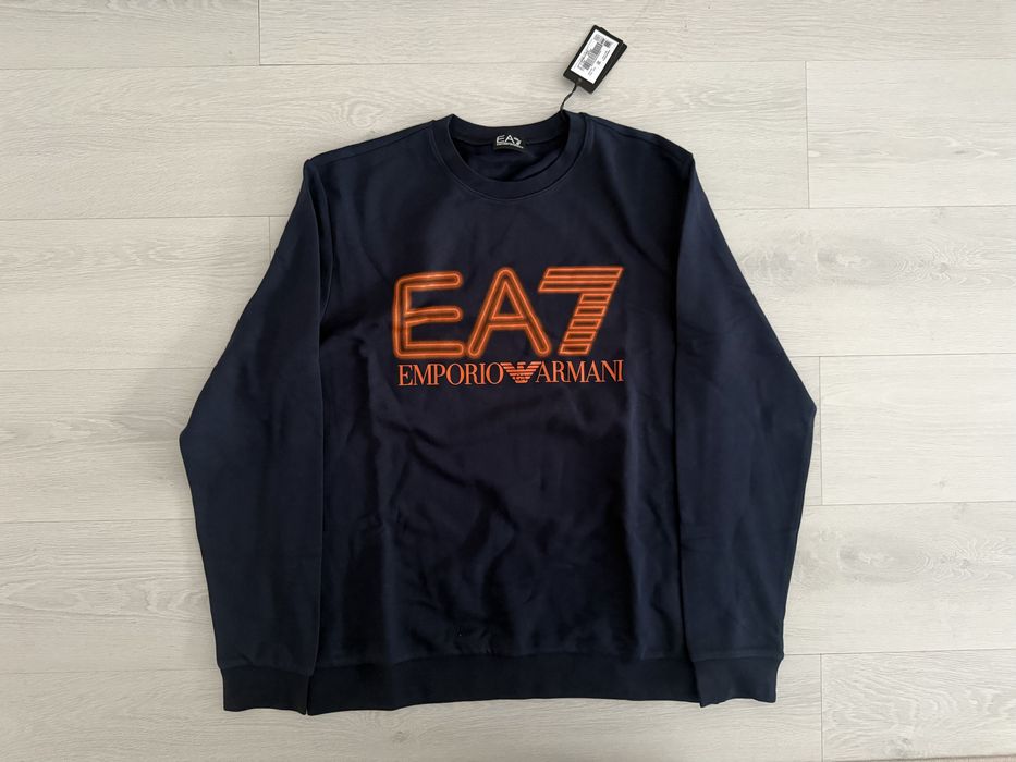 Продам свитшот EA7