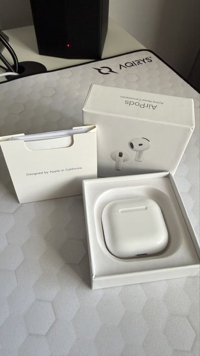 Apple Airpods 4 Noise Cancelling