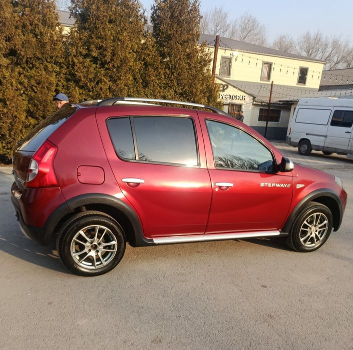 Продам RENAULT SANDERO Stepway 2014г