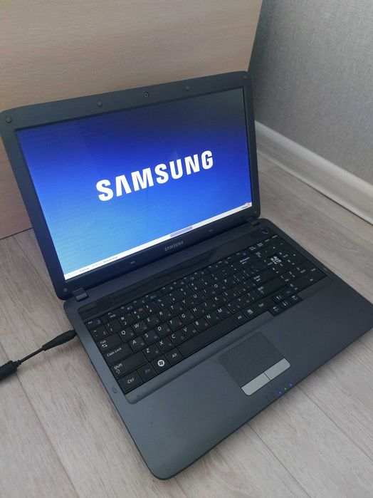 Ноутбук SAMSUNG NP-R525L