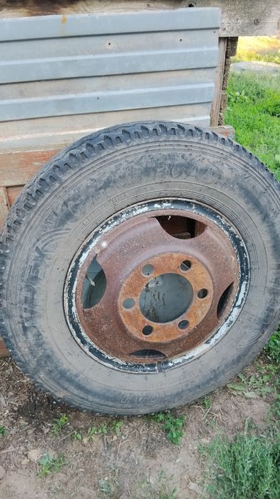 Колесо в сборе 8.25 R20