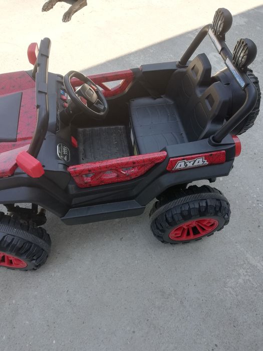 Mașinuța electrica 4x4 cu telecomanda