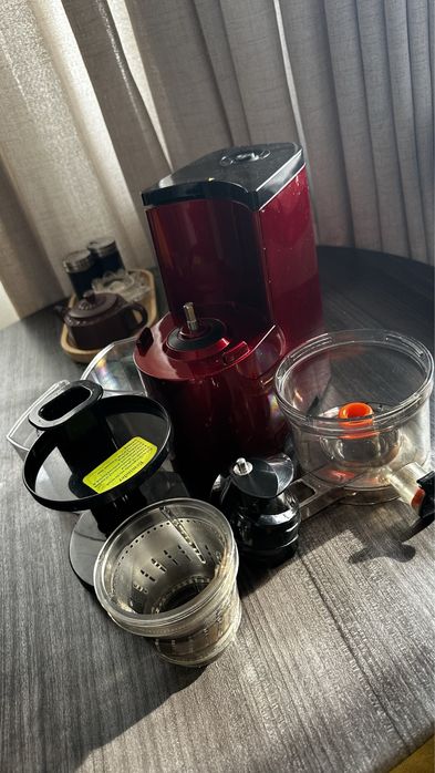 Соковыжималка Slow Juicer в отличном состоянии!