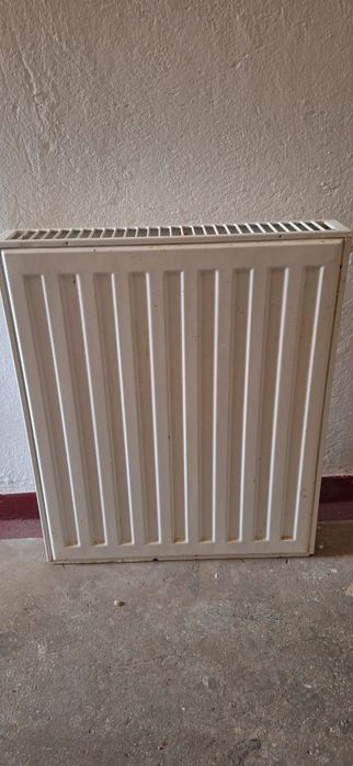 Vând calorifere otel