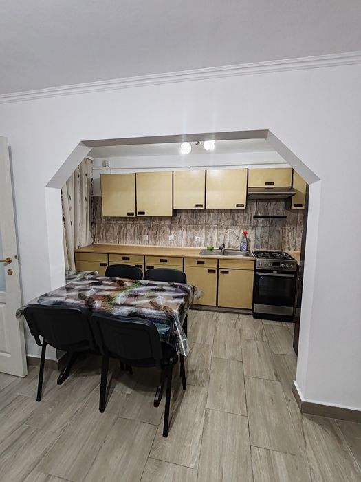 Închiriez apartament