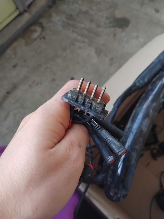 Безчетков Ел. Мотор 48V750W за колело + аксесоари + Гума Continental