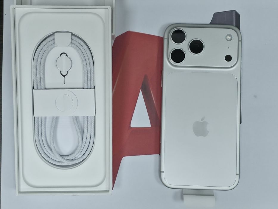 ЧИСТО НОВ 256GB iPhone 17 Pro Max A1 Гаранция 2028г. Silver | Сребрист