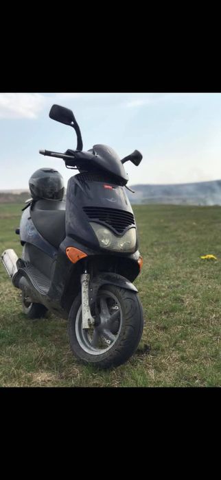 Scuter Aprillia 125 cm3