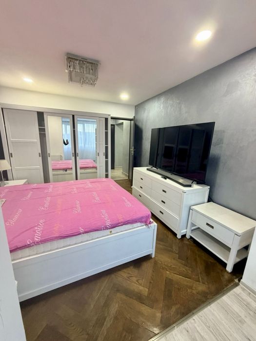 Inchiriez apartament cu 3 camere Poli2