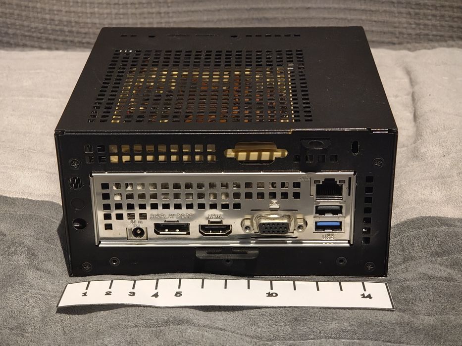 Asrock DeskMini X300 cu AMD Ryzen 7 5700G