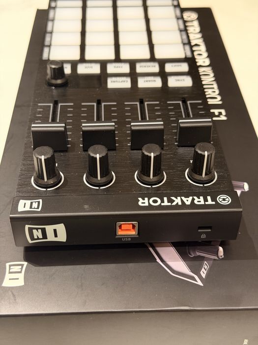 Traktor Kontrol F1